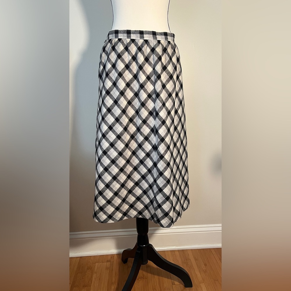 Peerless Wool skirt size 14 juniors. Excellent condition.